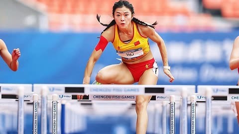 爱游戏-北城山猫队小胜三湘雄鲨队，田径大奖赛上演裁判判罚引热议！快速转换撕裂防线